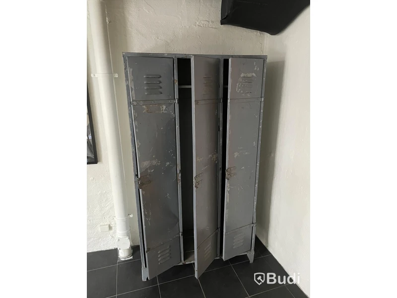 Omklädningsskåp äldre ”vintage”