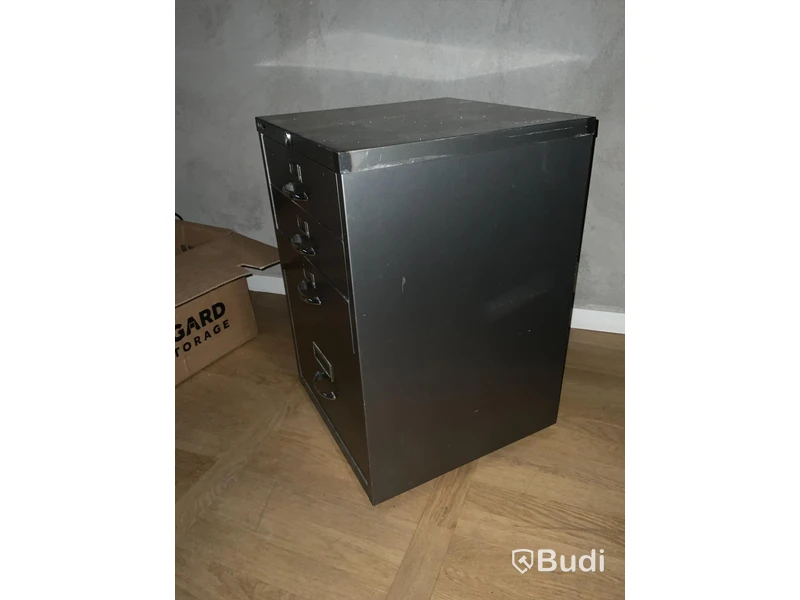 Plåt hutch Bisley. 4 lådor