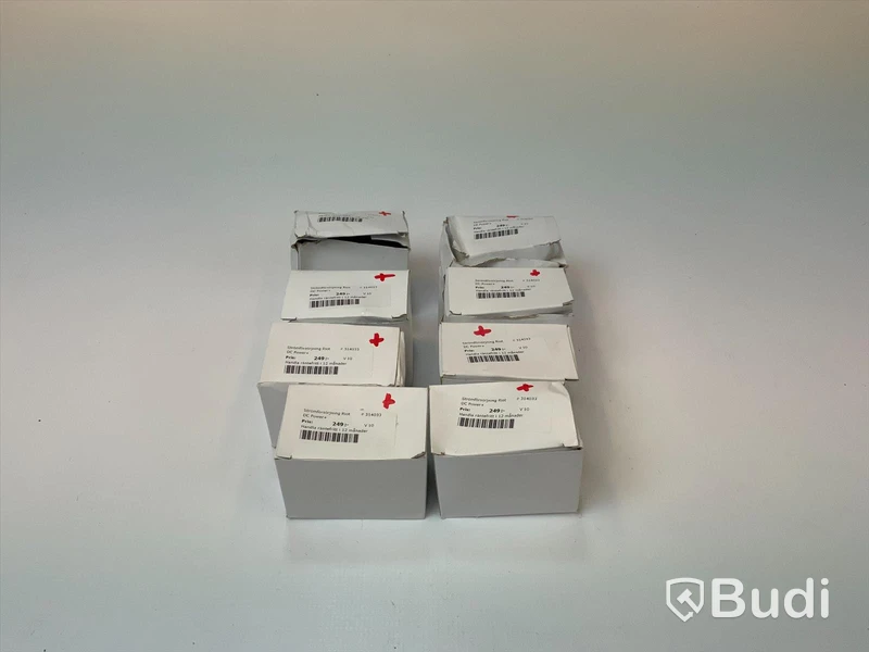 Diverse musiktillbehör bla plektrumhållare, hörselskydd, AC-adapters mm