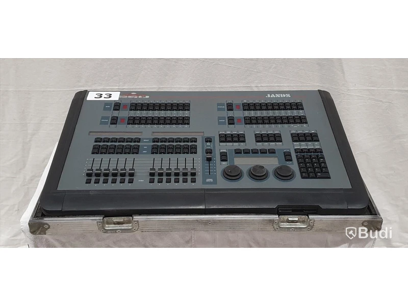 JANDS Hog 250 – Inklusive flightcase.