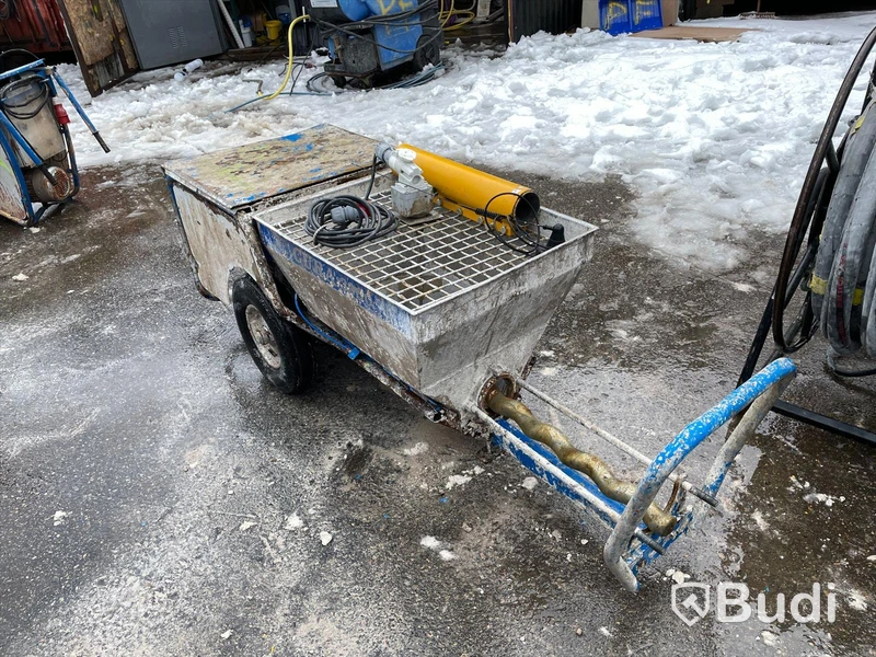Cura 3900 frekvensstyrd puts/skruvpump ink nivåvakt, fjärrstyrning med fjärrkontroll, slangpaket 49,5 meter ink luftslang med vinda samt tillbehör för rengöring. Ink barometer (Maskin2)