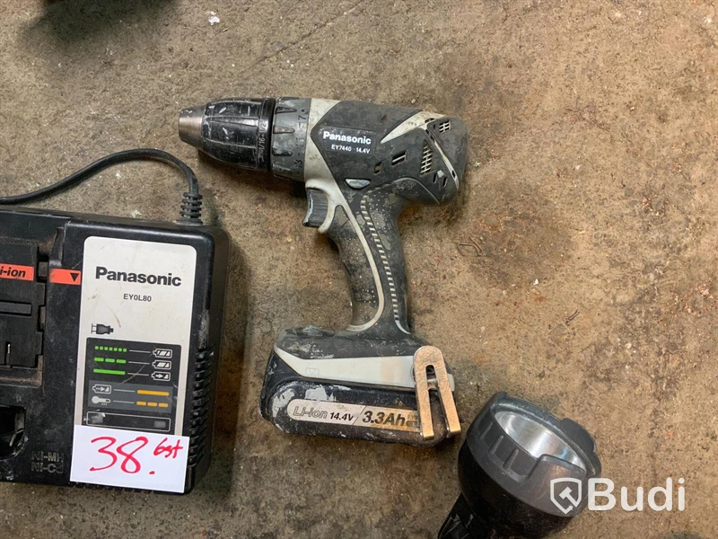 Handmaskinskit Panasonic Batteridrivna verktyg, Cirkelsåg, sticksåg, vinkelslip, skruvdragare och ficklampa ink 2 batterier och laddare