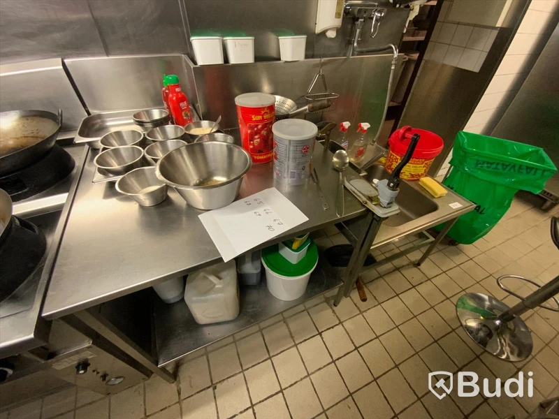 Arbetsbänk i 2st sektioner med ho, total bredd: 180, Djup låg del: 85, Låg del höjd: 62, Hög del maxdjup: 110, Höjd hög del: 89
