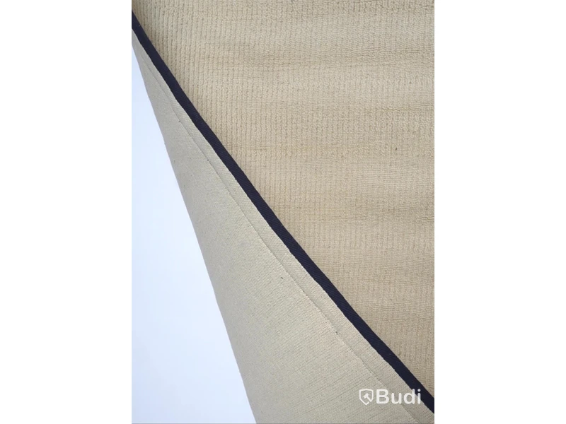 Matta i beige färg 135 x 190cm