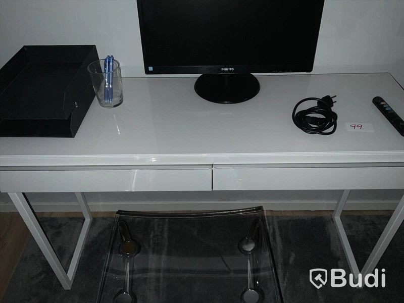 Skrivbord och stol. 120x40x75cm