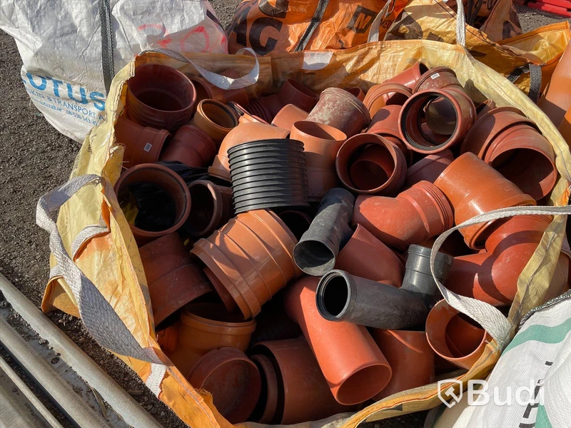 Stort parti (ca 500st) PVC markavlopp med kopplingar