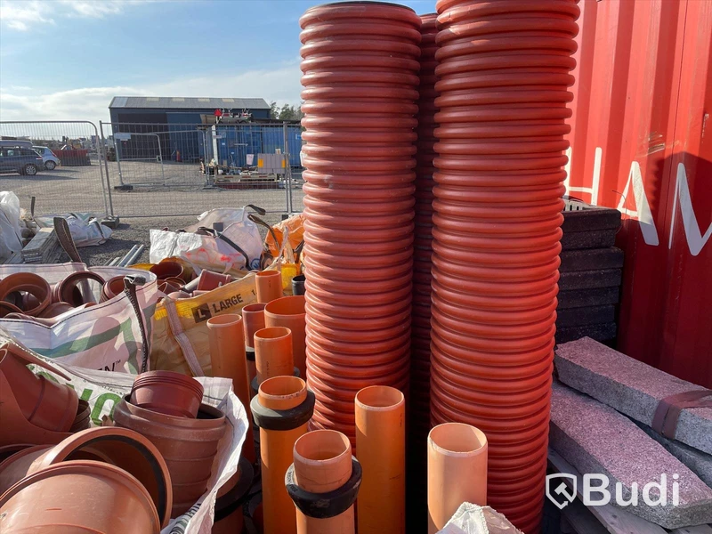 Stort parti (ca 500st) PVC markavlopp med kopplingar