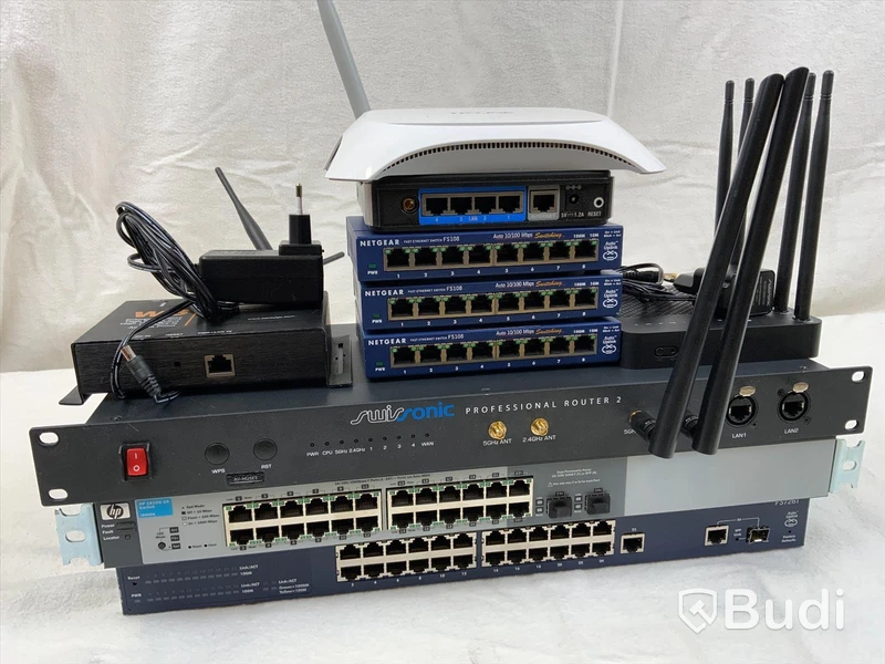 Parti med nätverksutrustning. Network / switches / Router kit