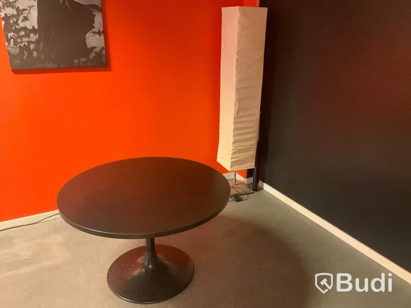 Golvlampa ink runt lågt bort
