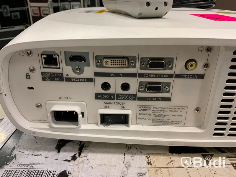 Projektor. Pannasonic PT-RZ370E-1. Laser