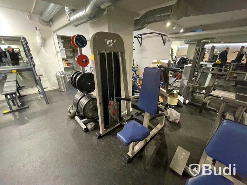 Triceppress från Impact med viktmagasin 200 kg