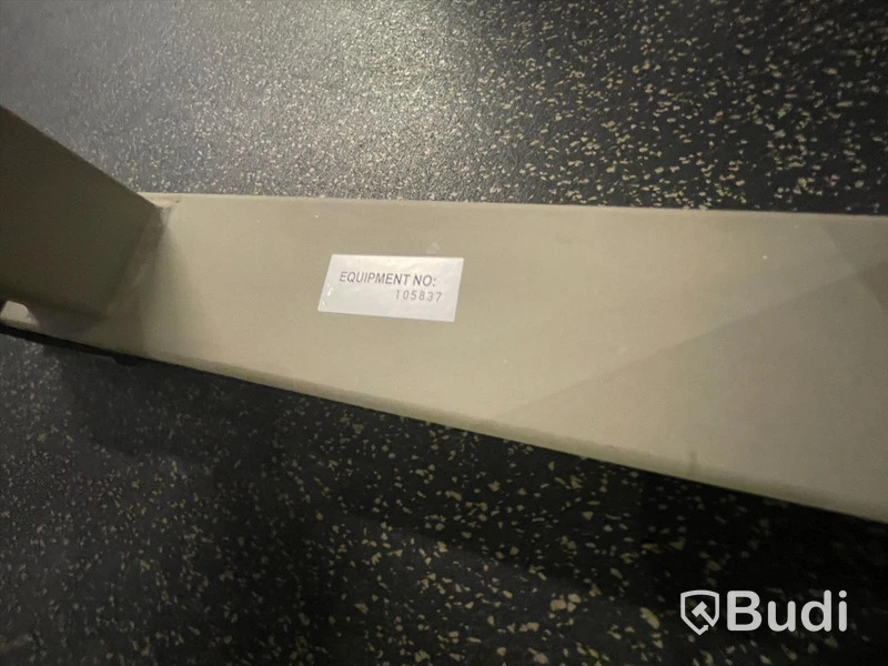 Triceppress från Impact med viktmagasin 200 kg