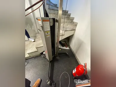 Dragmaskin med reglerbar höjd, viktmagasin upp till 50kg. Levererad av Eleiko