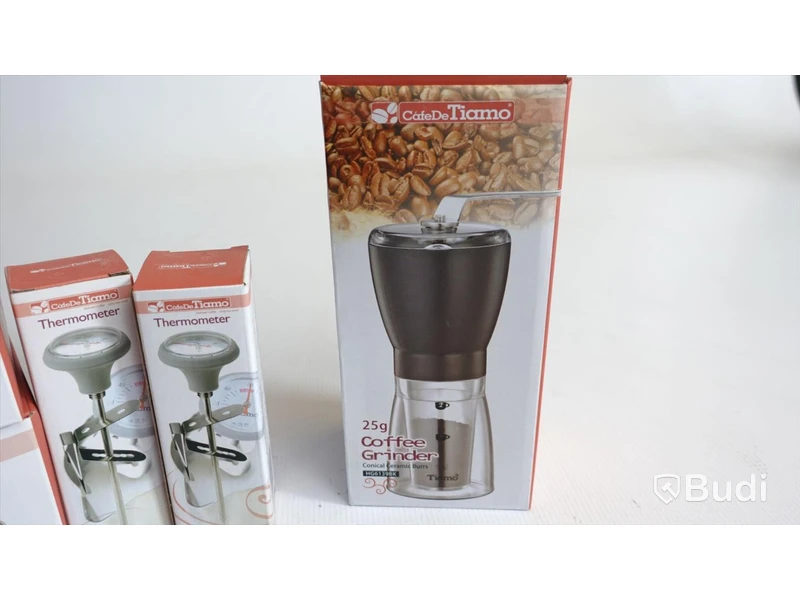 4st CafeDeTiamo artiklar, 2st Coffe drippers Stainless, 2st termometers samt 1st Grinder