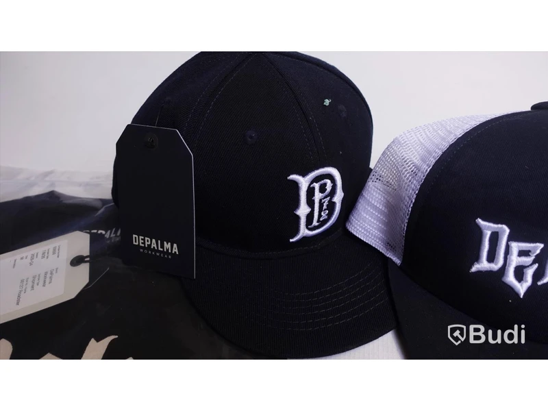 2 st kepsar & 1 st t-shirt, DEPALMA. Storlek M