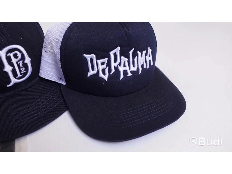 2 st kepsar & 1 st t-shirt, DEPALMA. Storlek M