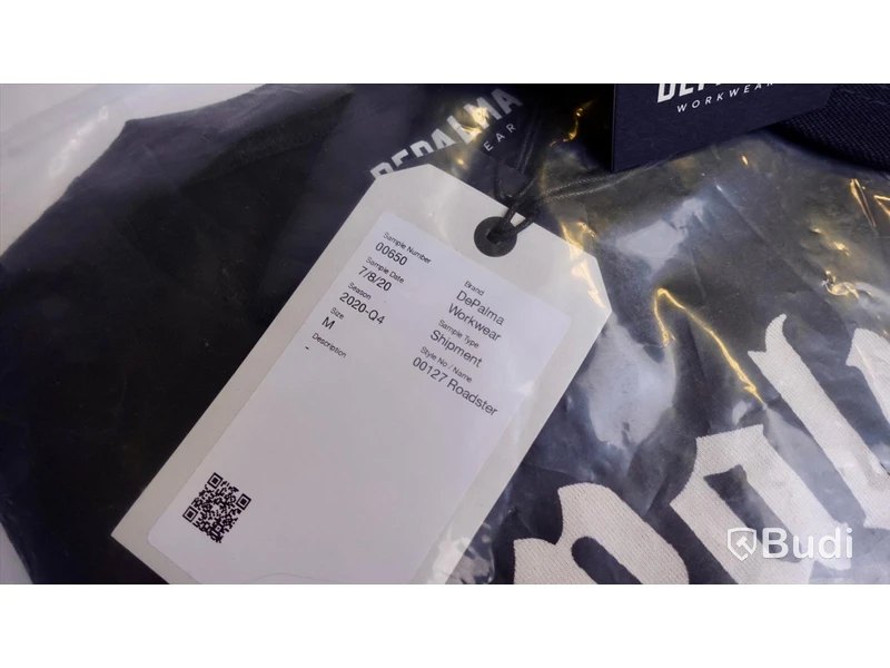 2 st kepsar & 1 st t-shirt, DEPALMA. Storlek M
