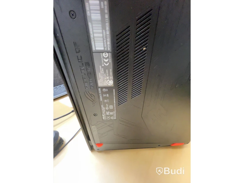 Asus bärbar dator speldator med något defekt skärm