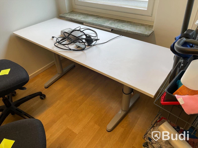 Elektriskt höj och sänkbart skrivbord med demonterad motor 160x60