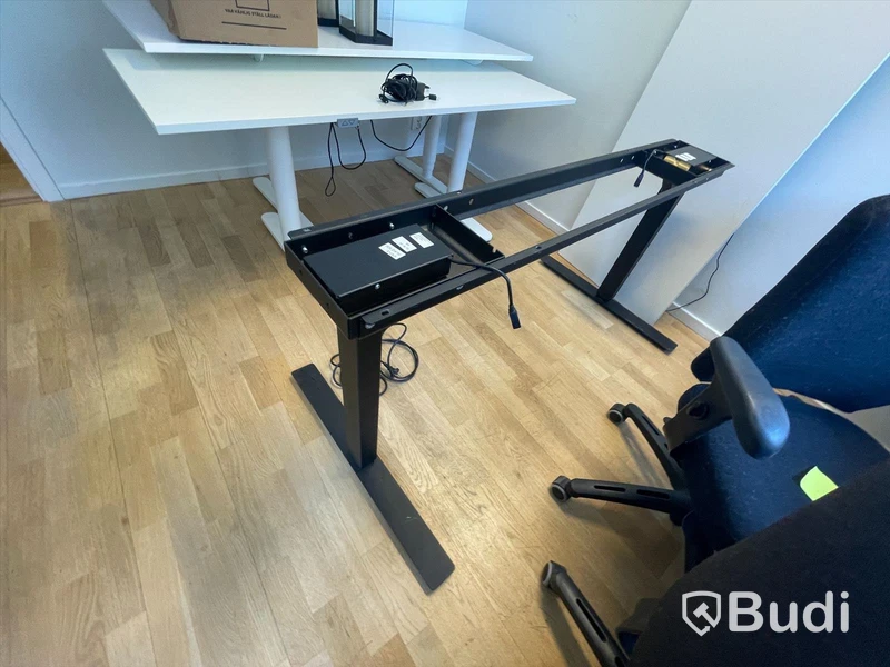 Elektriskt höj och sänkbart skrivbord med demonterad skiva 160x60 OMSTARTAD, Saknar sladd för styrning