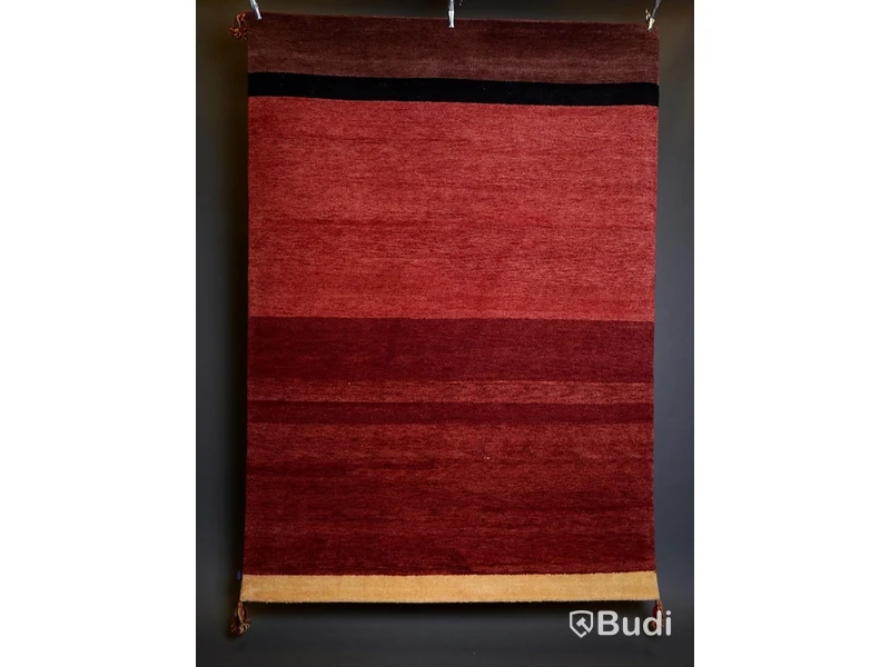 Handknuten matta i ull av högsta kvalité, 170 x 230 cm.