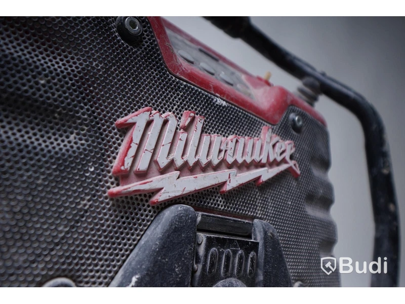 Milwaukee heavy duty radio