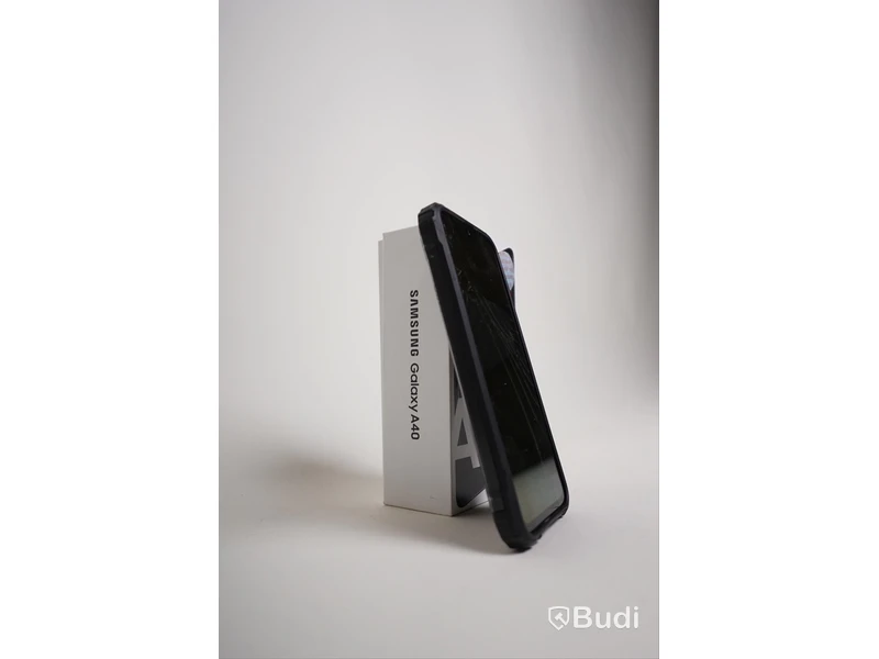 Samsung Galaxy A40 svart med stöttåligt skal