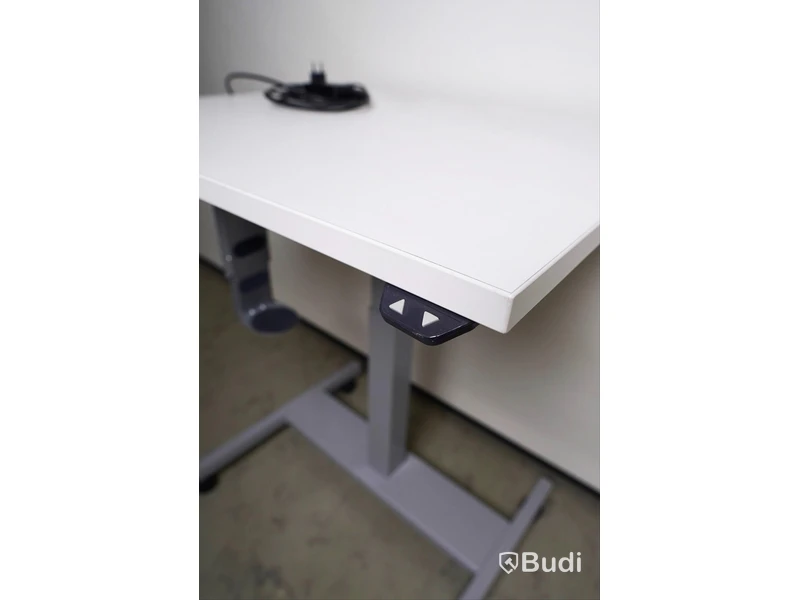 Ergonomiskt sitt-ståbord på hjul
