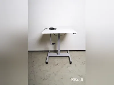 Ergonomiskt sitt-ståbord på hjul