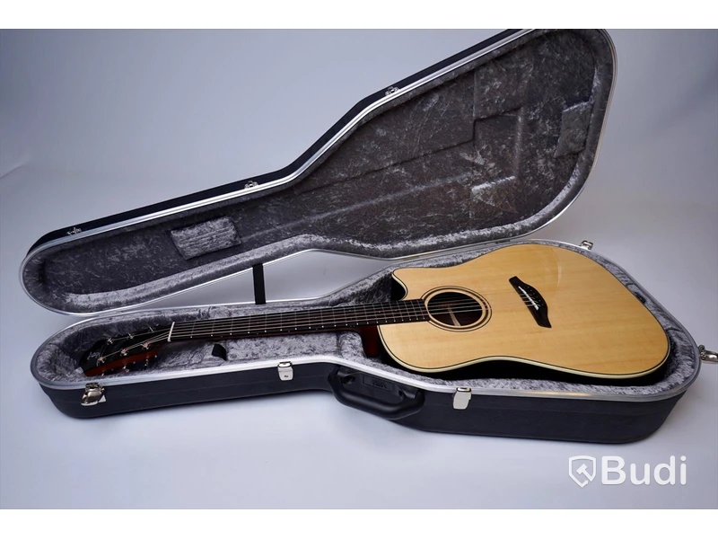 Gitarr / Furch Green DC-SR med preamp ink case