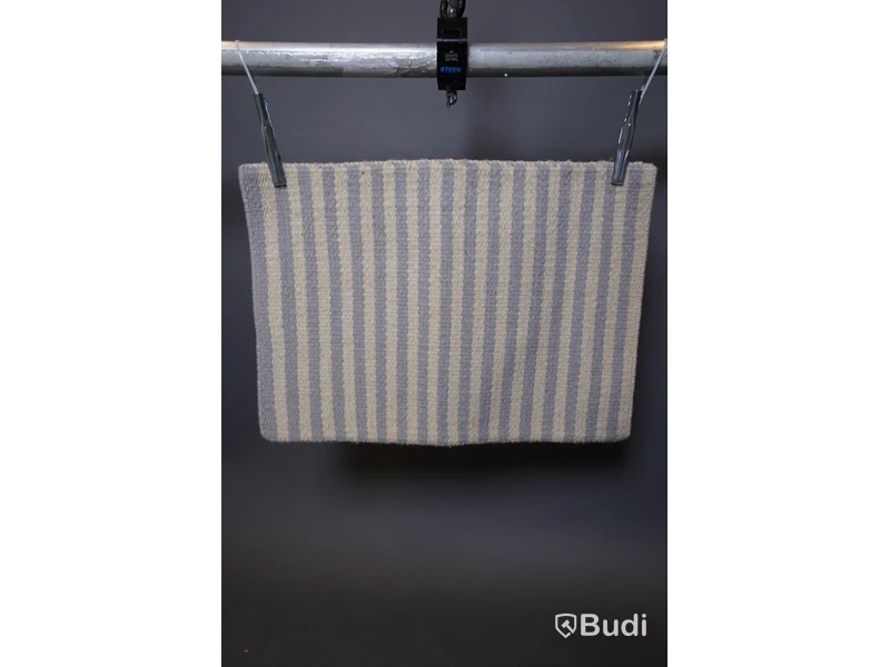 Handvävd matta från AXECO, design 4-S, 50x70 cm