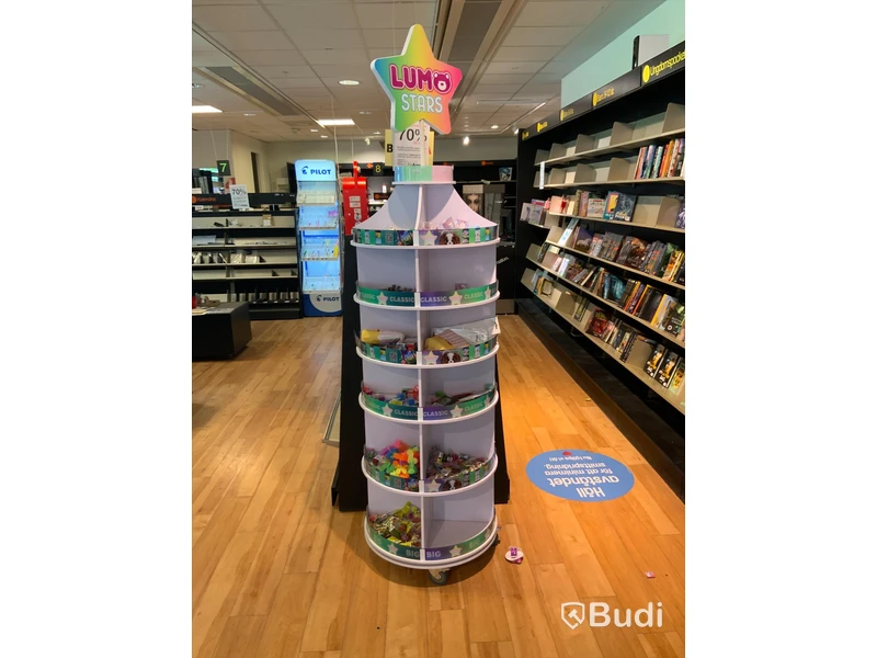 1st butiksdisplay på hjul med div leksaker