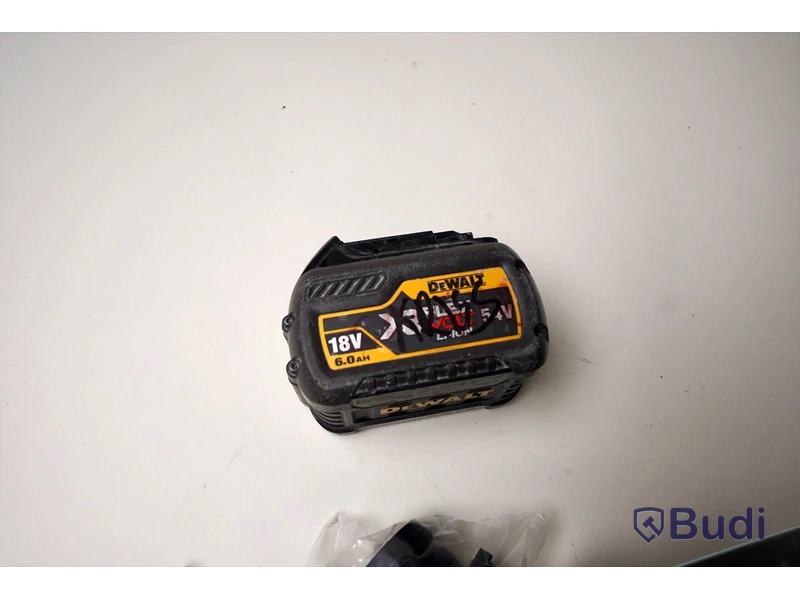 Cirkelsåg DeWALT DCS570NT med batteri och laddare