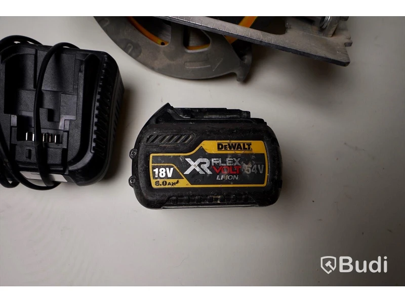 Cirkelsåg DeWALT DCS570NT med batteri och laddare
