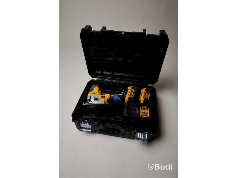Sticksåg DeWALT DCS335NT med två batterier och laddare