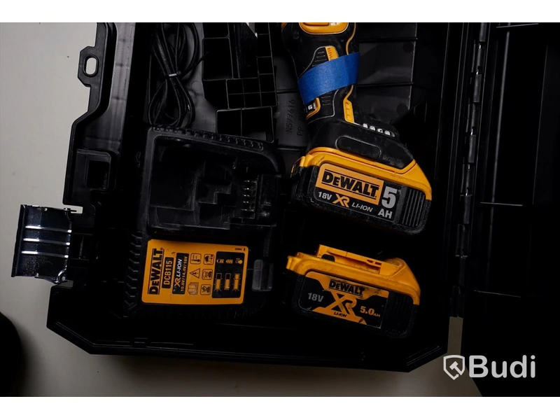 Sticksåg DeWALT DCS335NT med två batterier och laddare