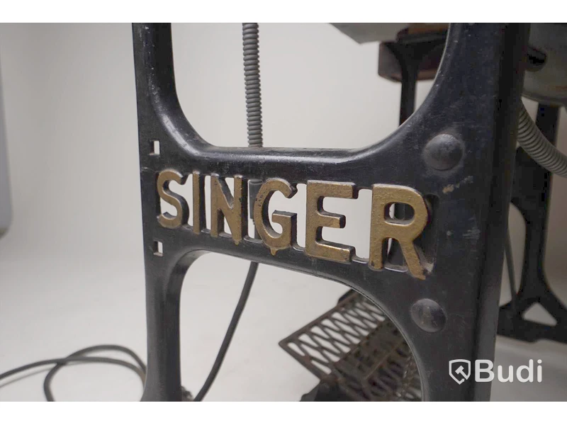 Symaskin Singer antik F6474357