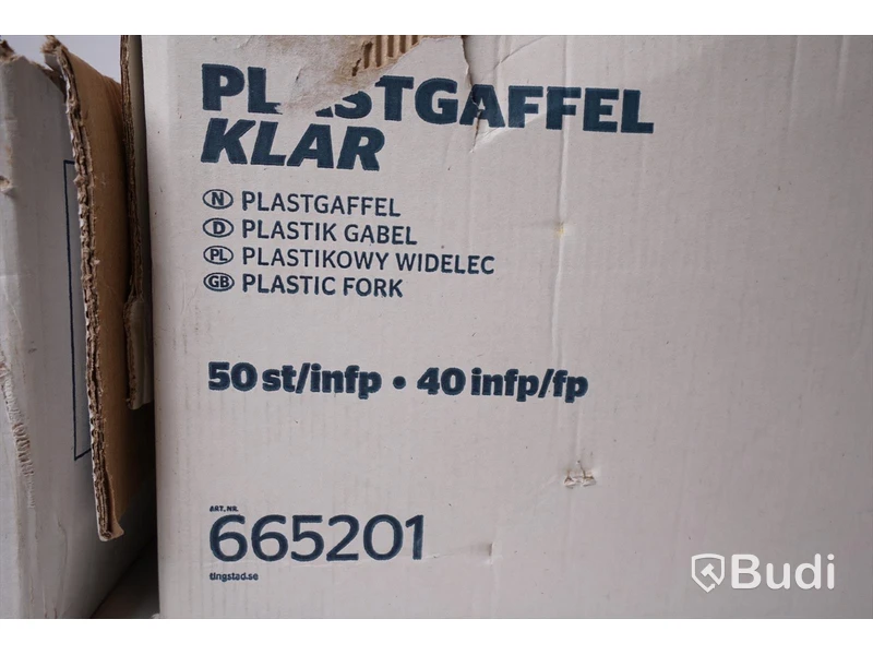 Plastbestick Tingstad genomskinliga gafflar, knivar och cremefärgade gafflar samt plastpåsar