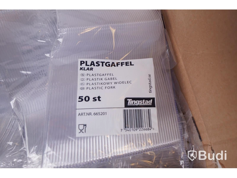 Plastbestick Tingstad genomskinliga gafflar, knivar och cremefärgade gafflar samt plastpåsar