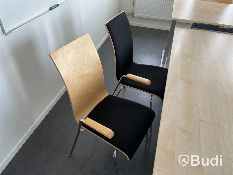 Kontorsplats, höj- och sänkbara skrivbord 3st samt 6st stolar