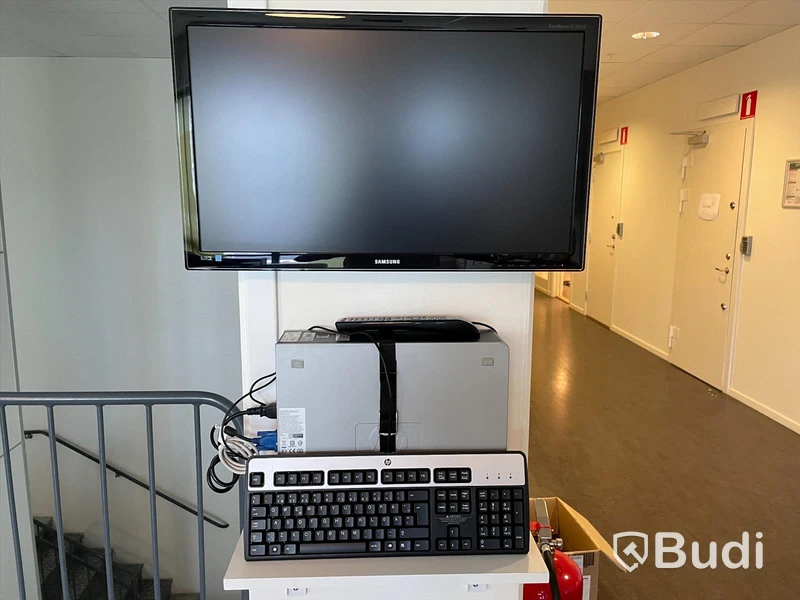 Dator HP Compaq samt tangentbord och skärm 27”
