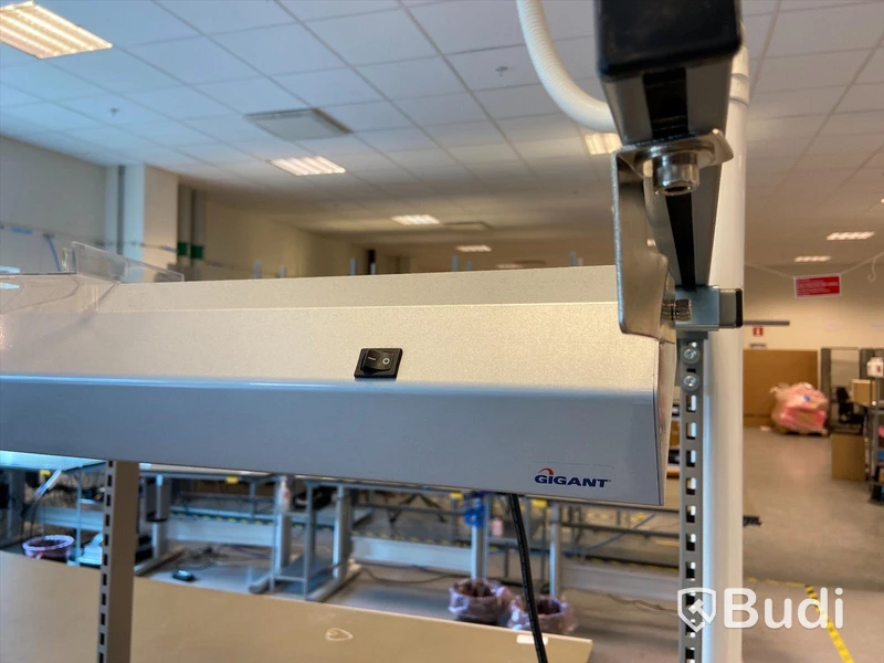Höj- och sänkbart skrivbord ESD-säkrat med belysning