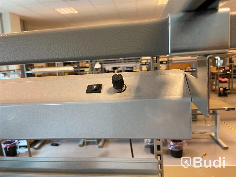 Höj- och sänkbart skrivbord ESD-säkrat med belysning