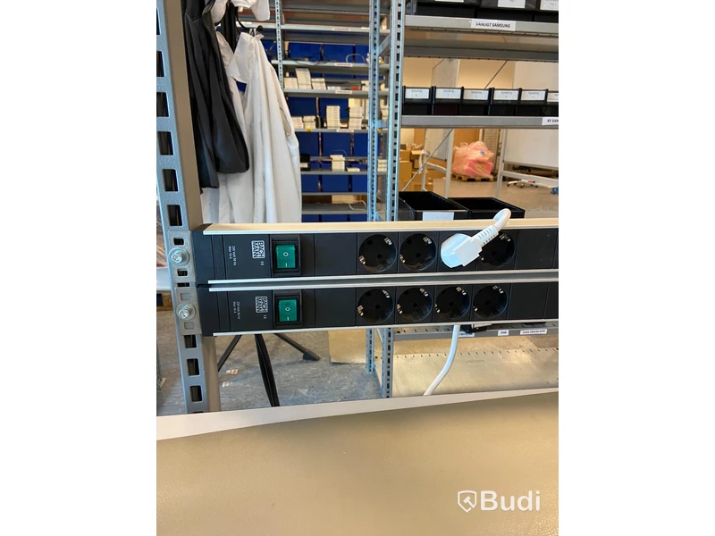 Höj- och sänkbart skrivbord ESD-säkrat med belysning