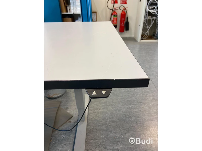 Höj- och sänkbart skrivbord