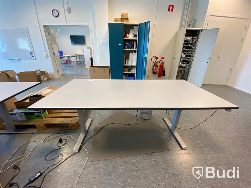 Höj- och sänkbart skrivbord