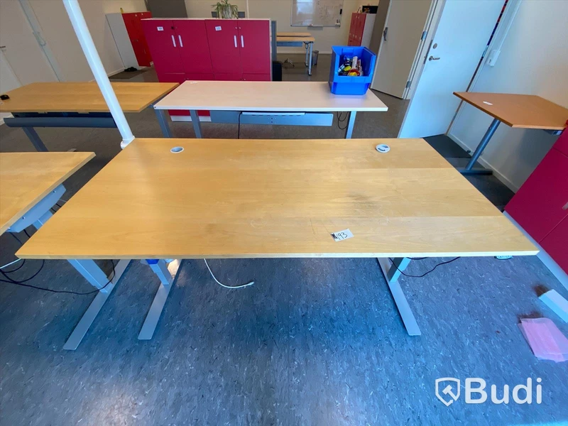Höj- och sänkbart skrivbord