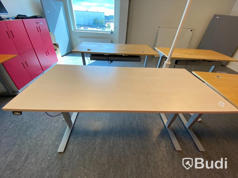 Höj- och sänkbart skrivbord