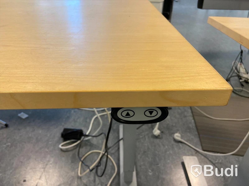 Höj- och sänkbart skrivbord