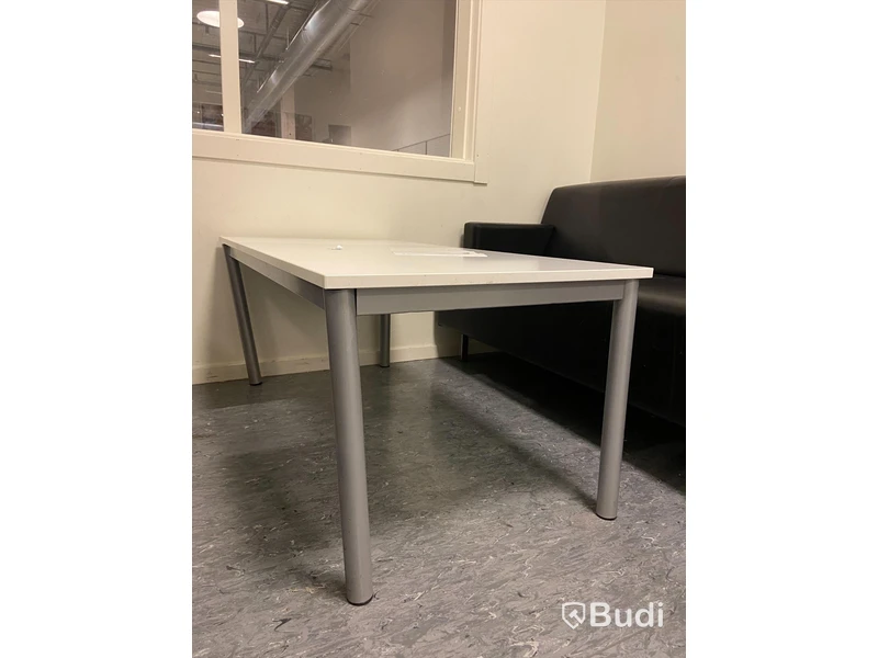 Soffa med bord